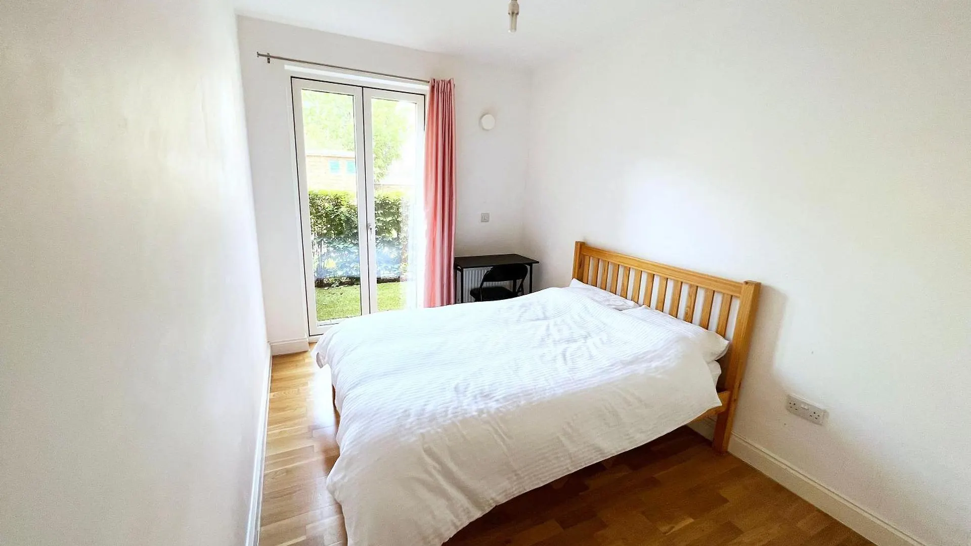 Bedroom 1, Queens Road London